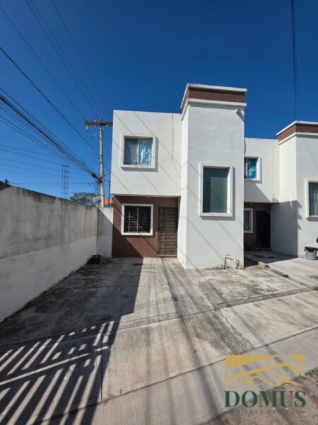 Casa Jardines de Champayan