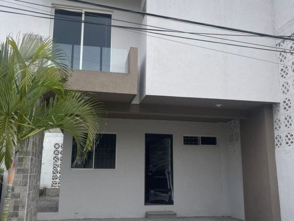 Moderna Casa Colonia Loma Alta