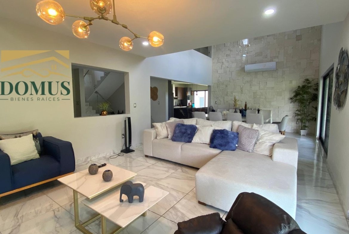 Moderna y Exclusiva Casa Lagunas de Miralta
