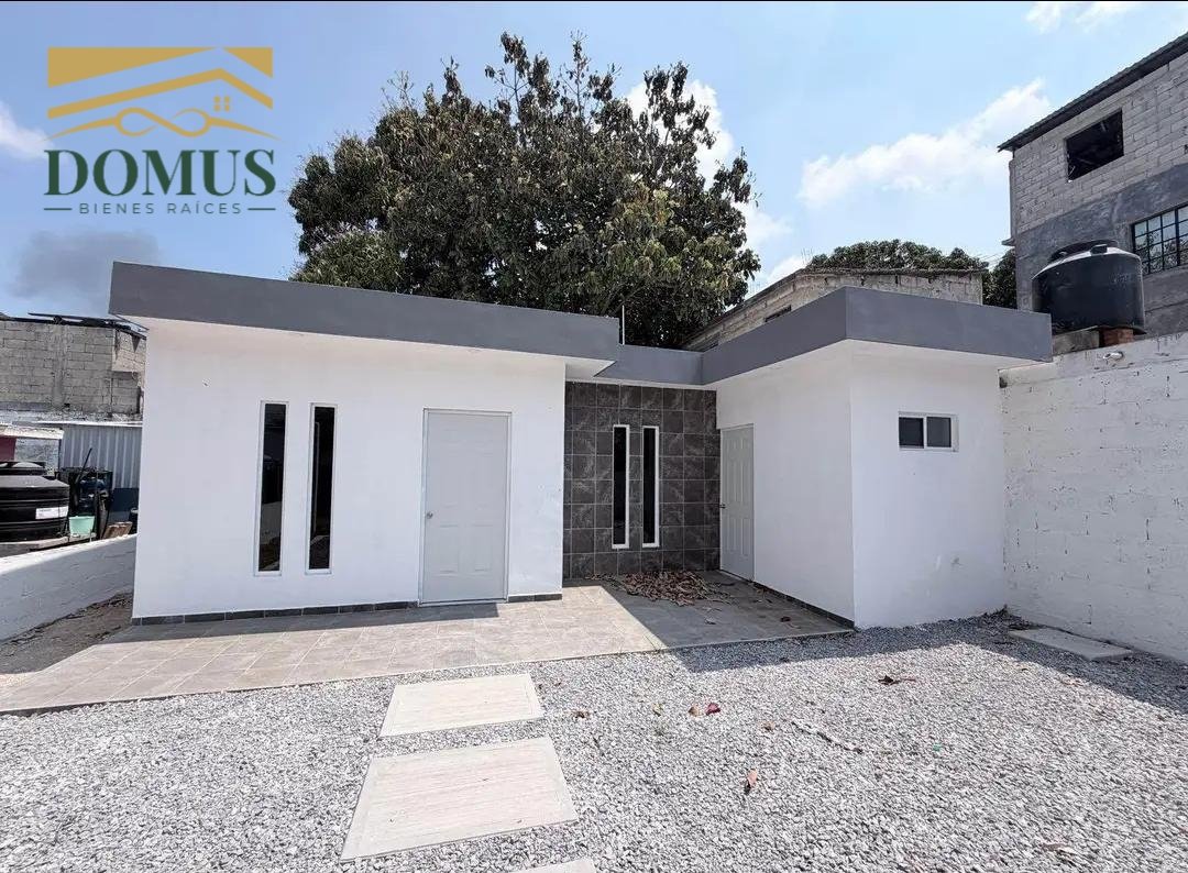 MODERNA CASA UN PISO MONTE ALTO