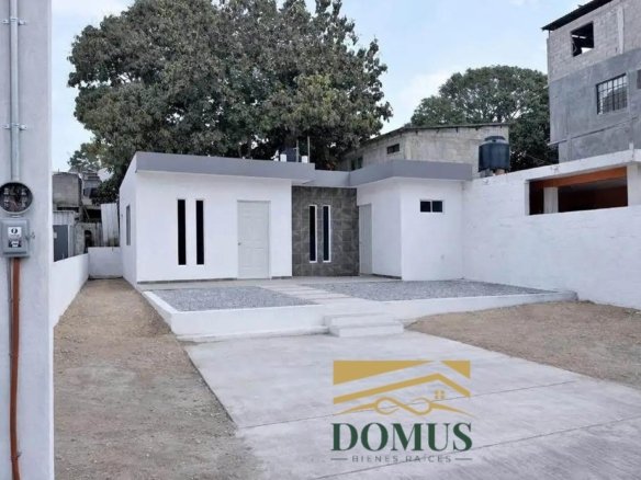 MODERNA CASA UN PISO MONTE ALTO