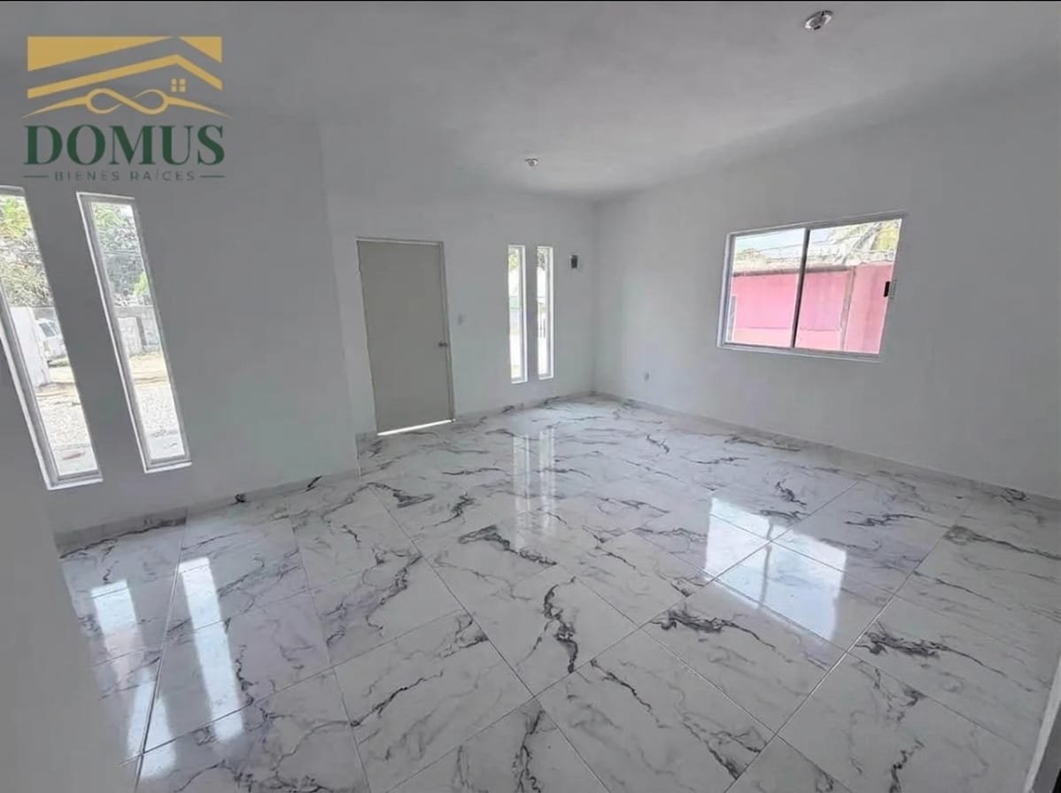MODERNA CASA UN PISO MONTE ALTO