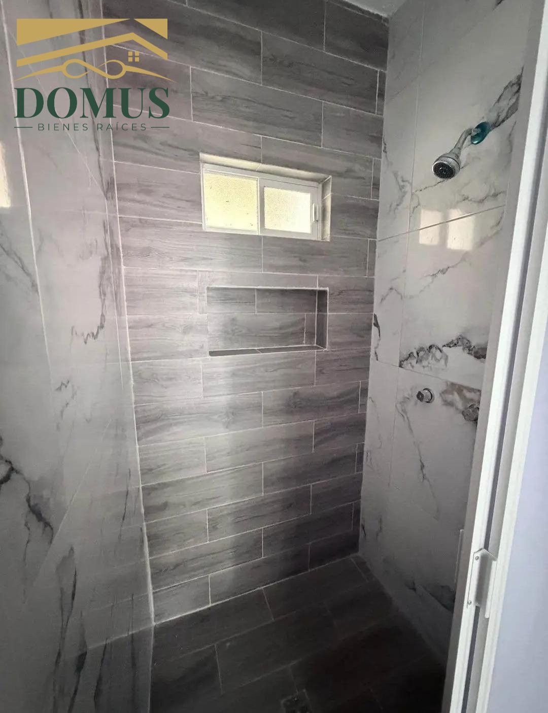 MODERNA CASA UN PISO MONTE ALTO