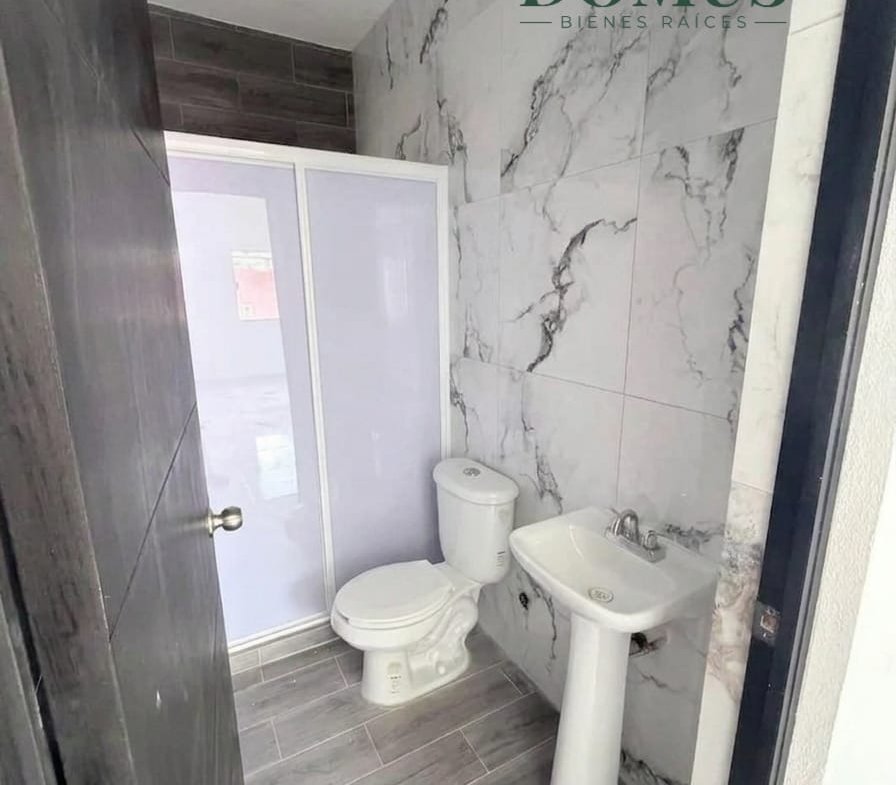 MODERNA CASA UN PISO MONTE ALTO