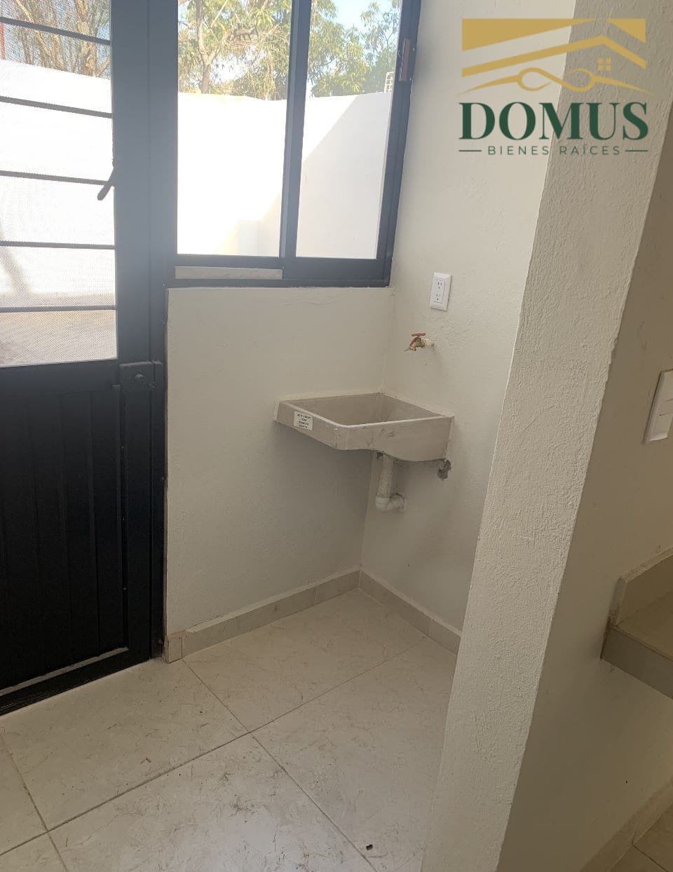 WhatsApp Image 2026-08-15 at 4.32.14 PM (5) Confortable Casa en Venta Colonia Hipodromo