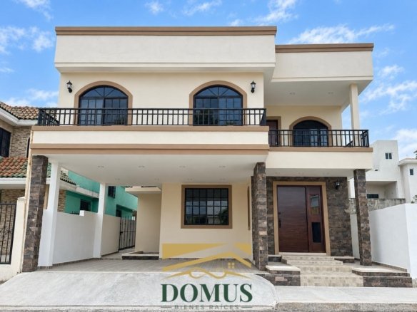 Hermosa Casa en Venta Colonia Manuel R Diaz