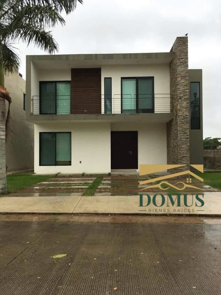 Hermosa Casa Fraccionamiento Los Encinos